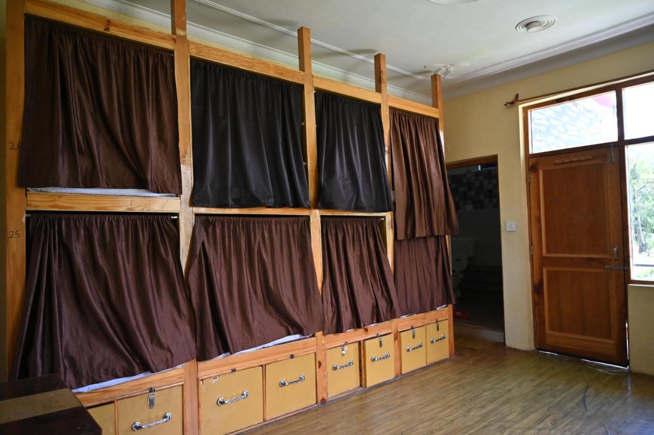 Indian Backpackers Hostel Manāli Kültér fotó
