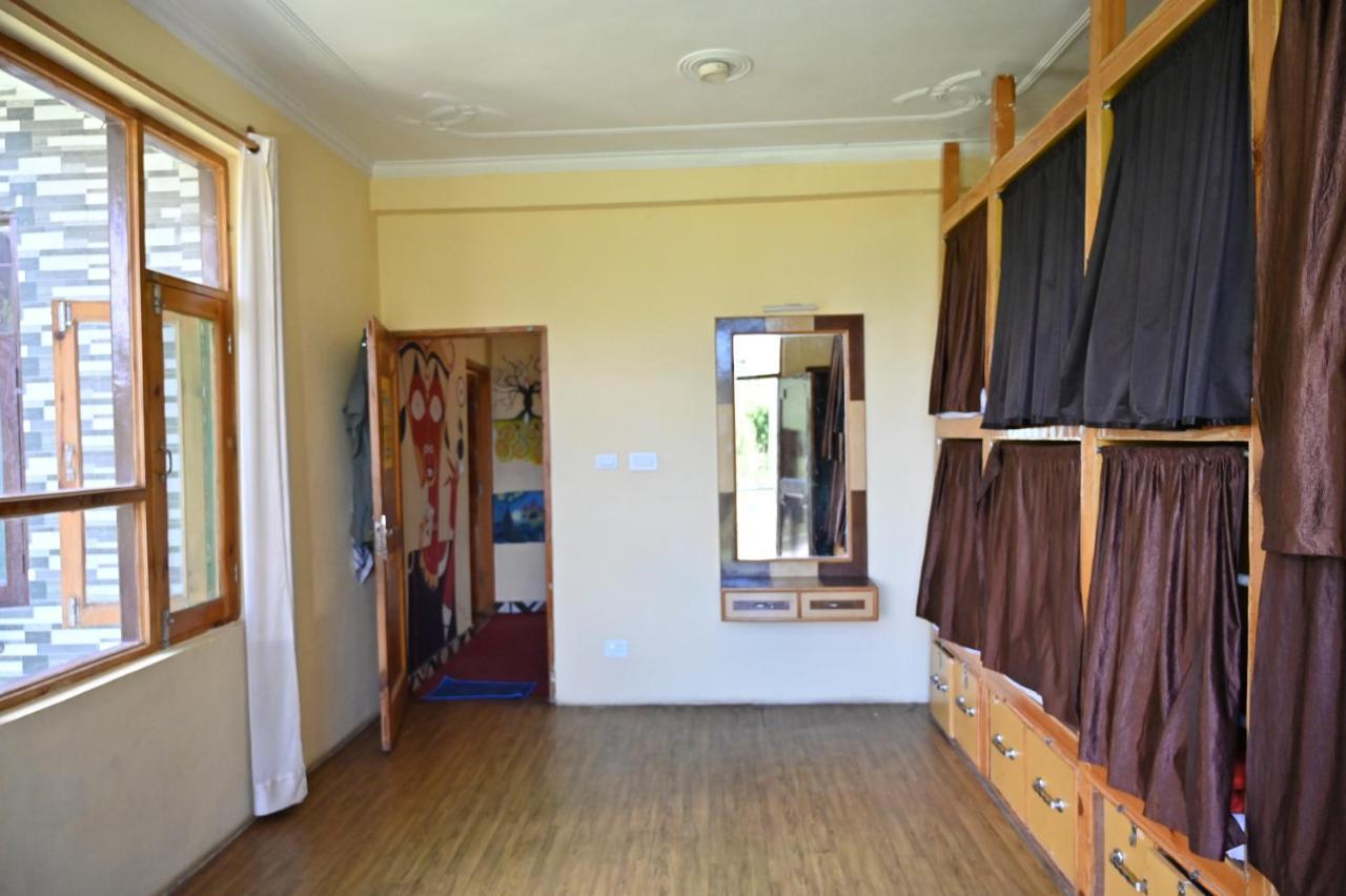 Indian Backpackers Hostel Manāli Kültér fotó