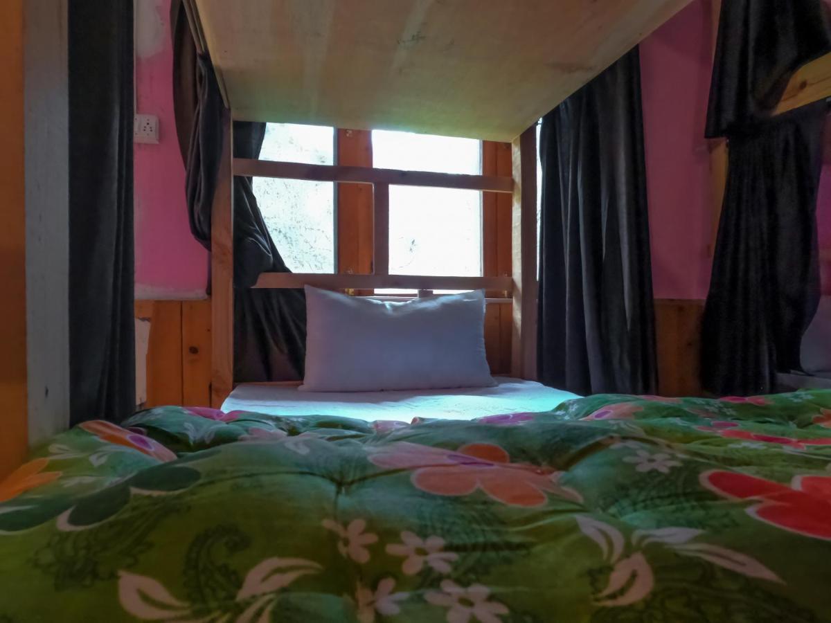 Indian Backpackers Hostel Manāli Kültér fotó