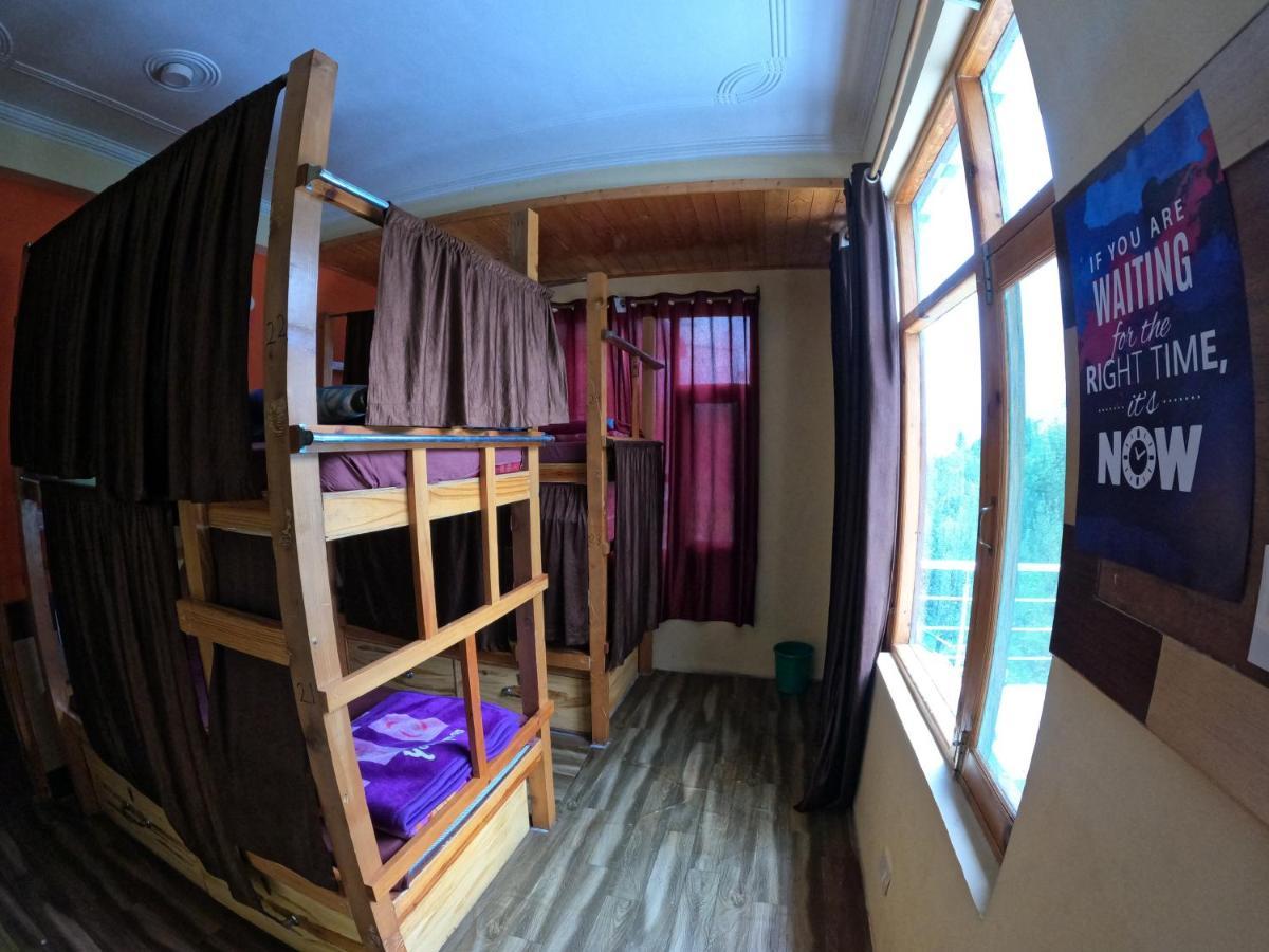 Indian Backpackers Hostel Manāli Kültér fotó